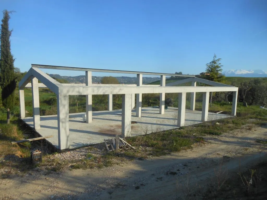Landhaus in Italien mit Gartengrund zum fertigbauen – Bild 1