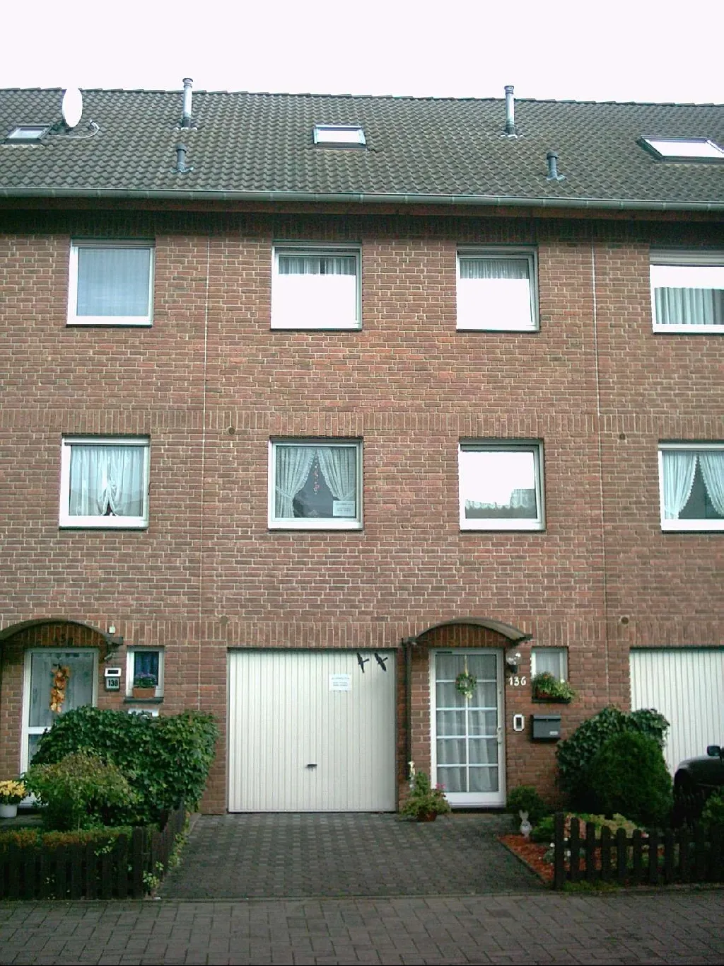 Sehr gepflegtes RMH mit guter Ausstattung und schönem Garten