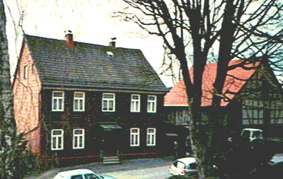 Zweifamilienhaus mit Garagen und Nebengelass im Harz