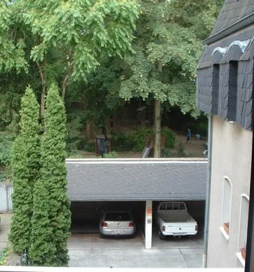 Citynaher Stellplatz/ Garage in Köln-Deutz: Nur 1 Min. von Deutzer Freiheit