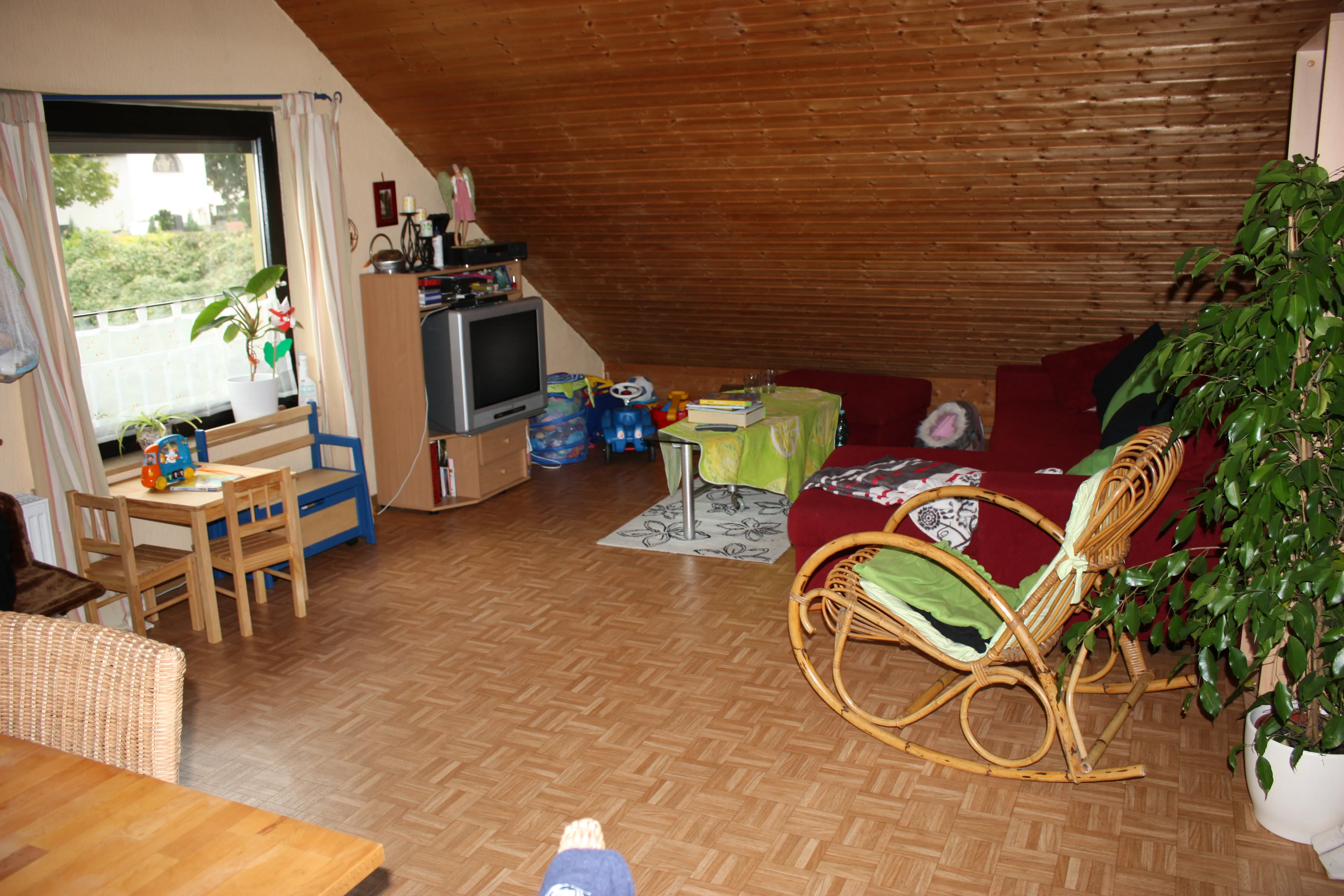 Helle 3 ZKB DG Wohnung in ruhiger Lage in Hattenheim zu vermieten – Bild 1