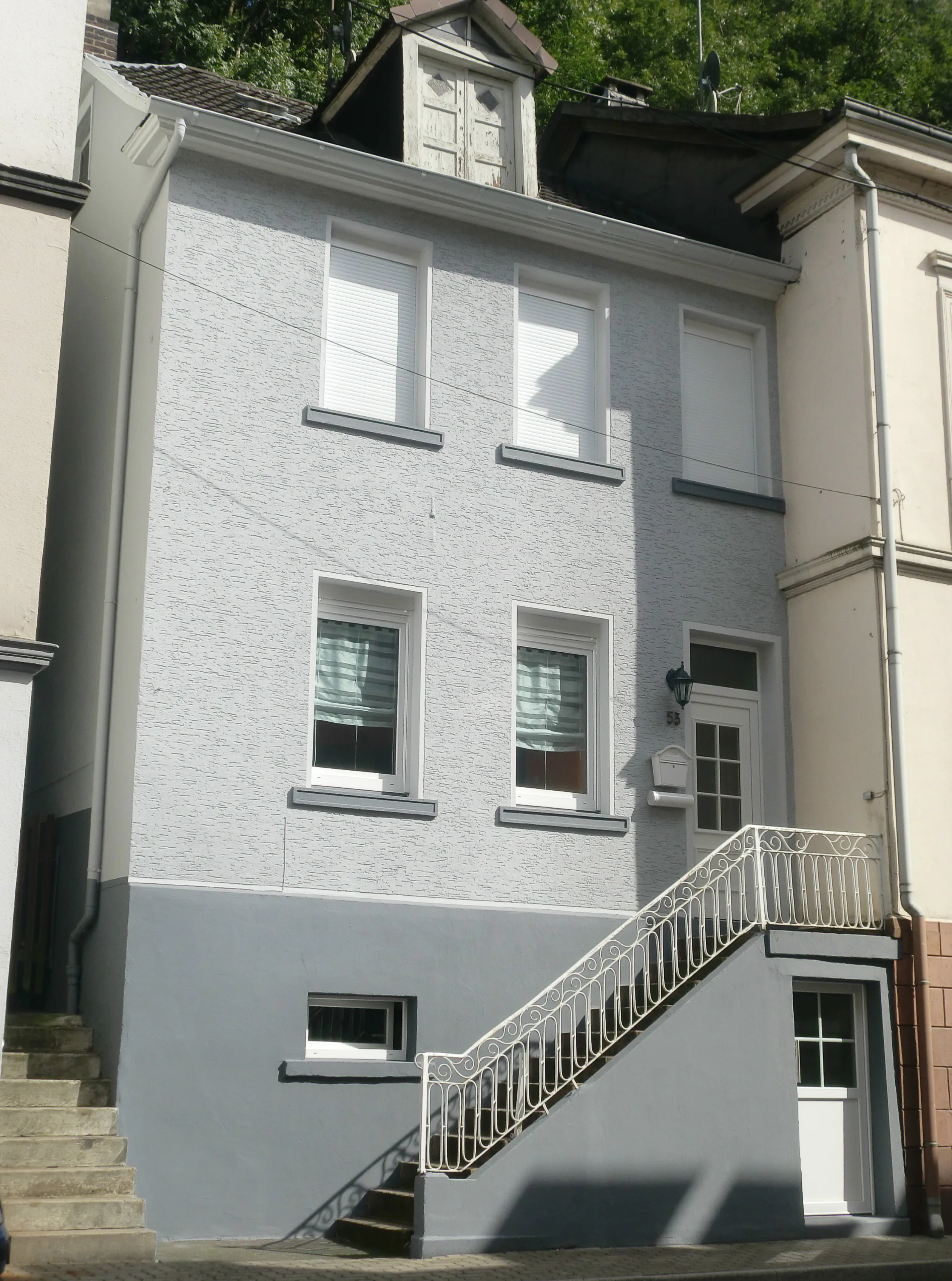 EFH: zentral, gepflegt,günstig. Von Privat !