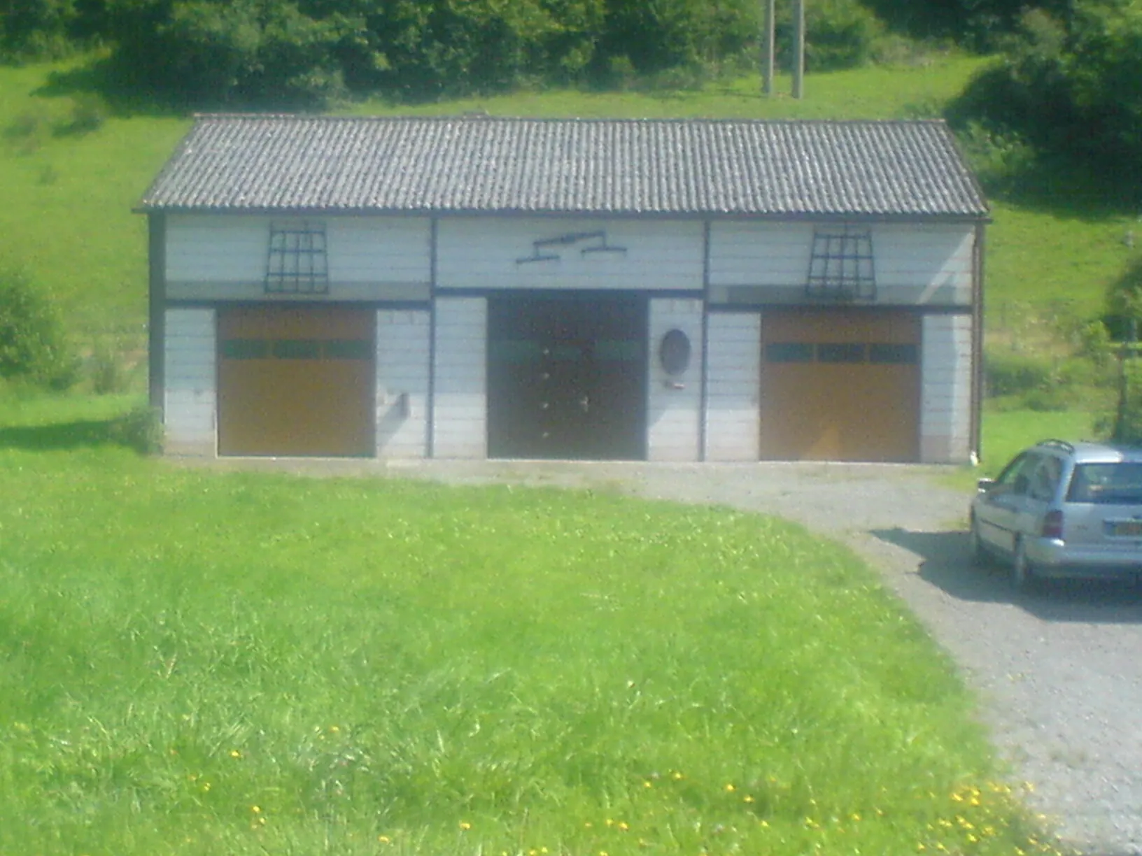 Hallo ich gebe eine Halle mit Bauplatz ab