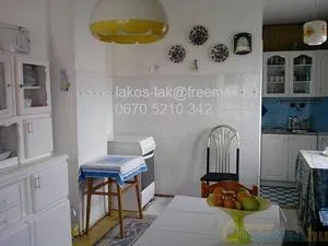 Ungarn, Csob nka, Pom z  s Pilisvörösv r között, csal di h z telekkel elad