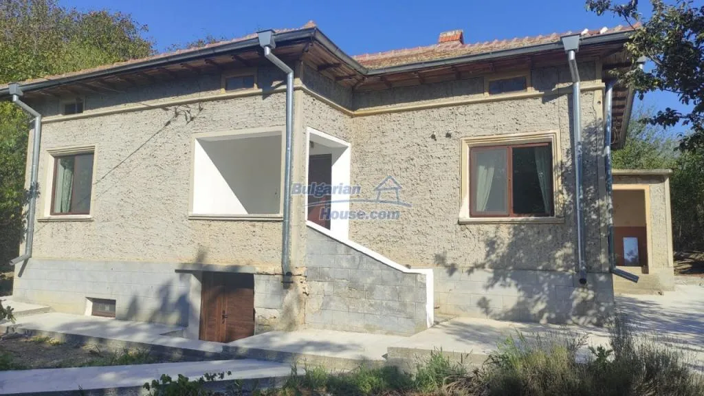 Renovated house with a large yard ONLY 20km from the sea Dobrich ID-8042